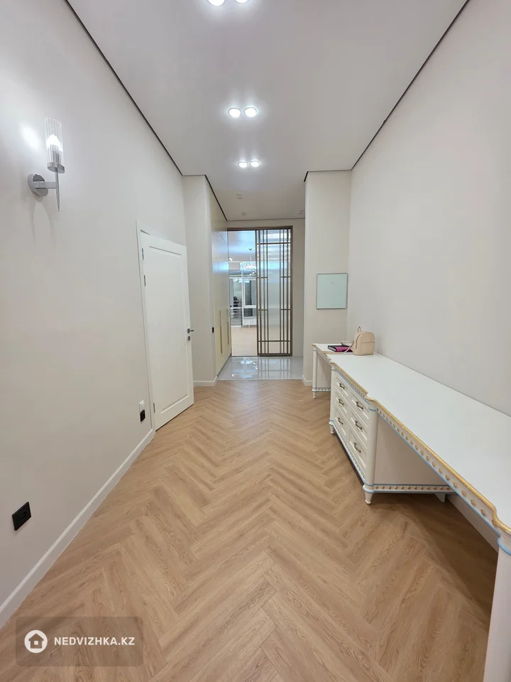 3-комнатная квартира, этаж 5 из 8, 142 м², фотография 3