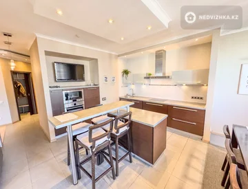 4-комнатная квартира, этаж 10 из 20, 135 м², миниатюра 2