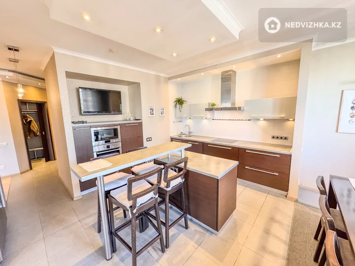 4-комнатная квартира, этаж 10 из 20, 135 м², фотография 2