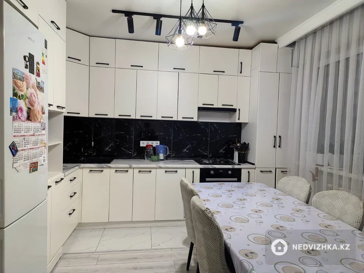 3-комнатная квартира, этаж 3 из 10, 70 м², фотография 5