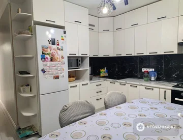 3-комнатная квартира, этаж 3 из 10, 70 м², миниатюра 6