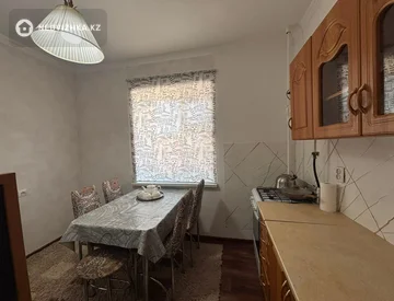 3-комнатная квартира, этаж 4 из 5, 67 м², миниатюра 2