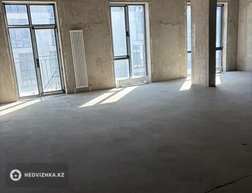 4-комнатная квартира, этаж 3 из 4, 147 м², миниатюра 7