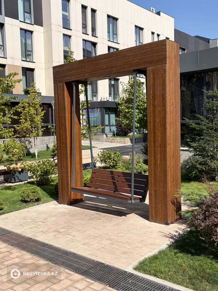 4-комнатная квартира, этаж 3 из 4, 147 м², фотография 2