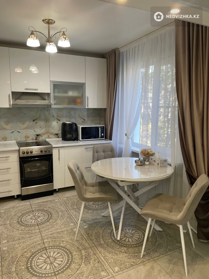 4-комнатная квартира, этаж 2 из 5, 83 м²