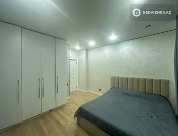 3-комнатная квартира, этаж 3 из 12, 68 м², миниатюра 1