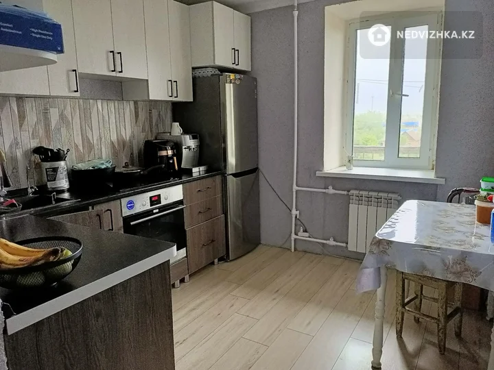3-комнатная квартира, этаж 4 из 5, 62 м², фотография 4