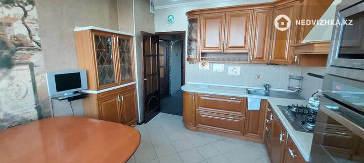 3-комнатная квартира, этаж 8 из 9, 70 м²