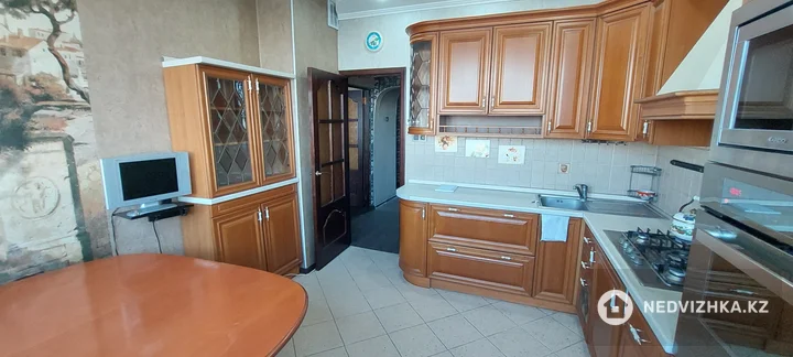 3-комнатная квартира, этаж 8 из 9, 70 м², фотография 2