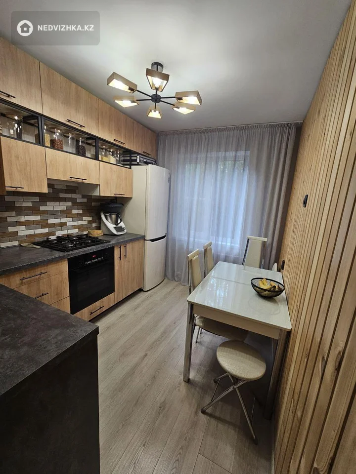 4-комнатная квартира, этаж 3 из 5, 74 м²