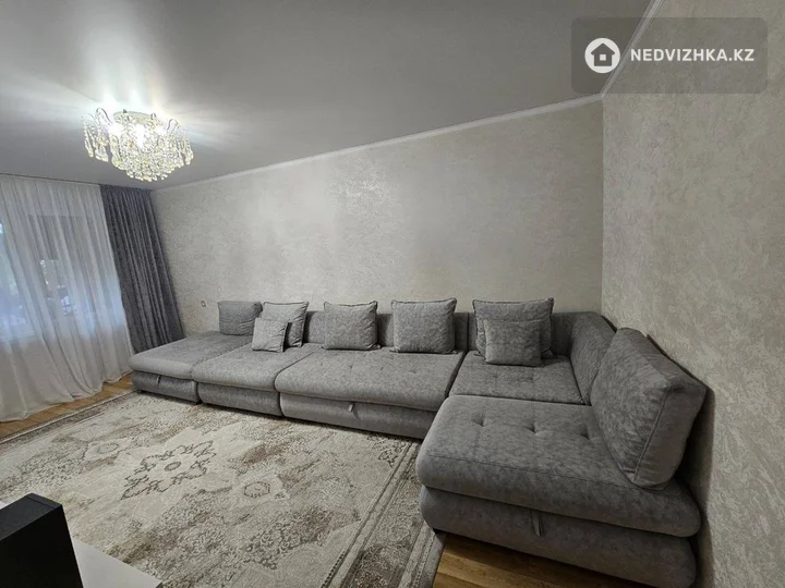 4-комнатная квартира, этаж 3 из 5, 74 м², фотография 2