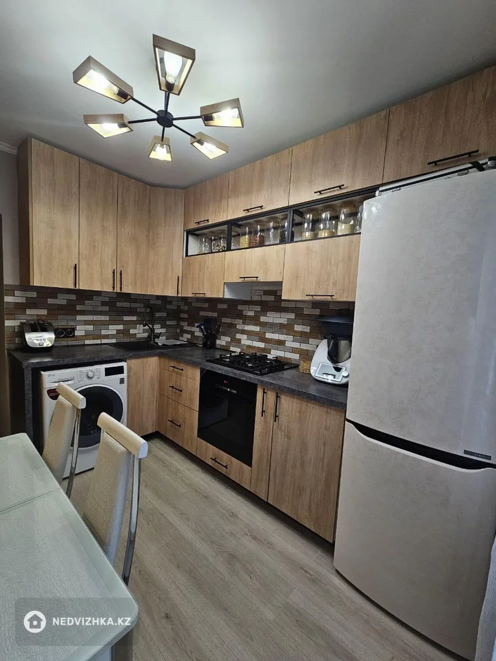 4-комнатная квартира, этаж 3 из 5, 74 м², фотография 3
