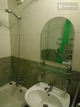 2-комнатная квартира, этаж 1 из 10, 53 м², фотография 4
