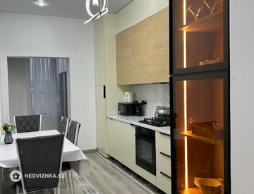2-комнатная квартира, этаж 7 из 9, 56 м², На длительный срок, миниатюра 1
