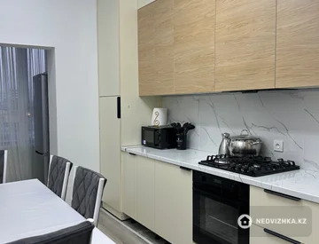 2-комнатная квартира, этаж 7 из 9, 56 м², На длительный срок, миниатюра 4
