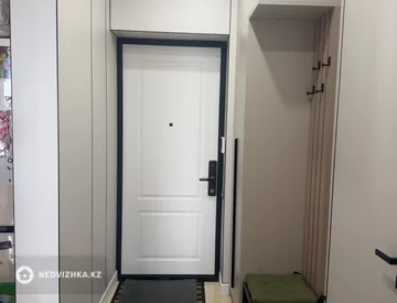 2-комнатная квартира, этаж 15 из 15, 50 м², миниатюра 1