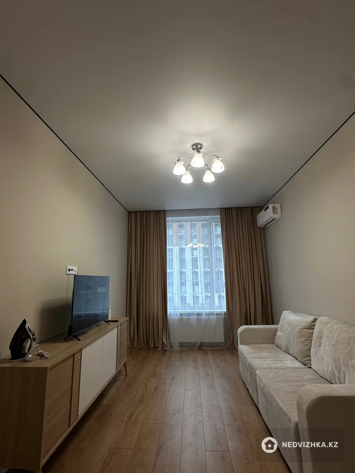 1-комнатная квартира, этаж 4 из 17, 40 м², На длительный срок, фотография 2