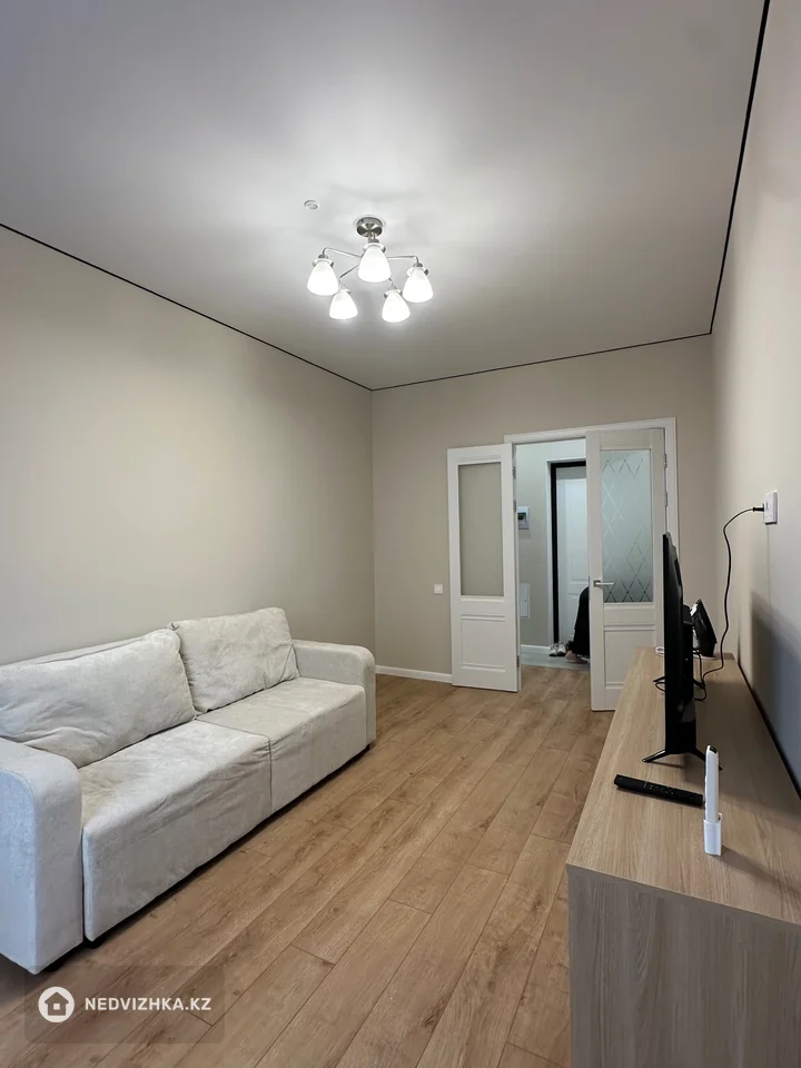 1-комнатная квартира, этаж 4 из 17, 40 м², На длительный срок, фотография 3