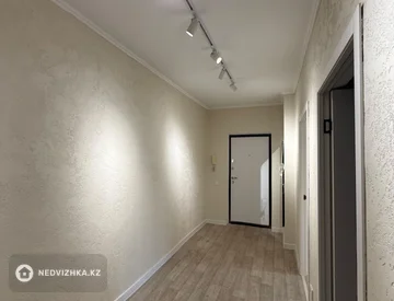 2-комнатная квартира, этаж 4 из 9, 70 м², миниатюра 1