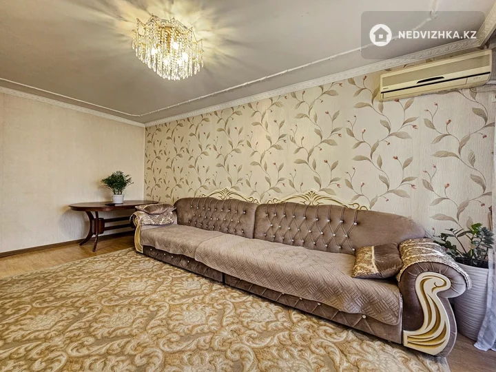4-комнатная квартира, этаж 4 из 4, 75 м², фотография 2