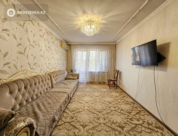4-комнатная квартира, этаж 4 из 4, 75 м², миниатюра 1