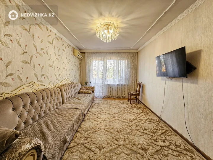 4-комнатная квартира, этаж 4 из 4, 75 м²