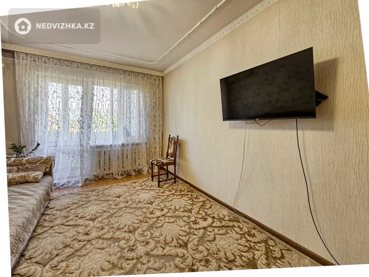 4-комнатная квартира, этаж 4 из 4, 75 м², фотография 3