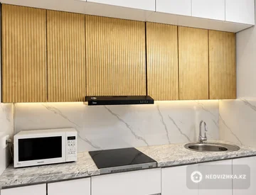 2-комнатная квартира, этаж 9 из 18, 55 м², миниатюра 12