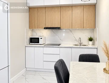 2-комнатная квартира, этаж 9 из 18, 55 м², миниатюра 11