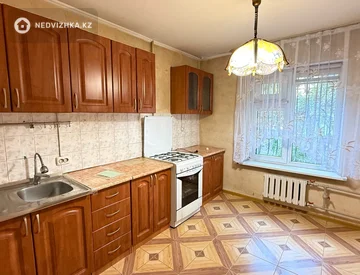 2-комнатная квартира, этаж 1 из 5, 55 м², миниатюра 1