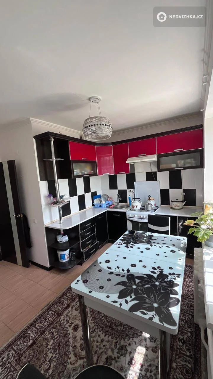 3-комнатная квартира, этаж 2 из 5, 80 м², фотография 3