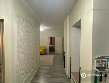 4-комнатная квартира, этаж 8 из 9, 88 м², миниатюра 1