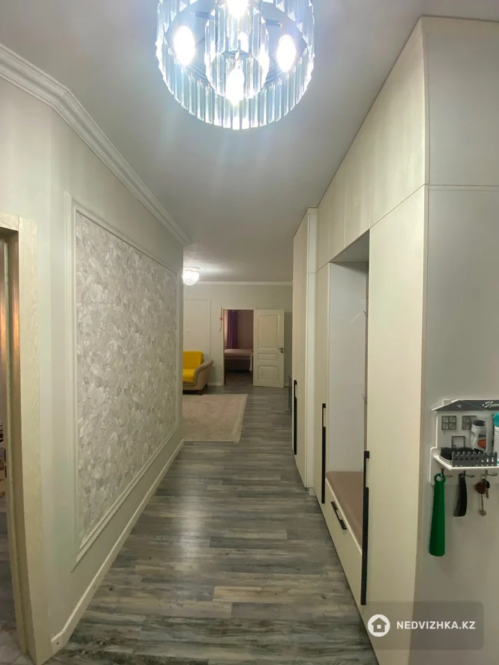 4-комнатная квартира, этаж 8 из 9, 88 м²