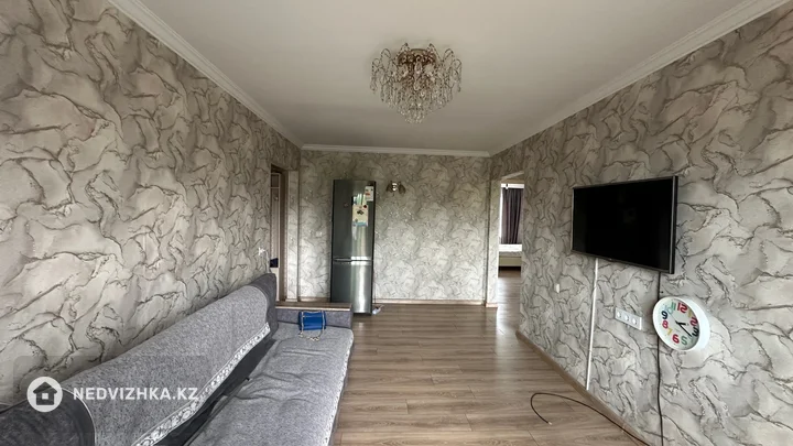 3-комнатная квартира, этаж 4 из 5, 66 м², На длительный срок, фотография 2