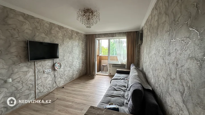 3-комнатная квартира, этаж 4 из 5, 66 м², На длительный срок, фотография 3