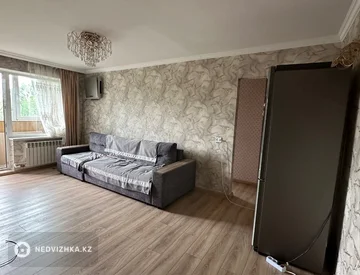 3-комнатная квартира, этаж 4 из 5, 66 м², На длительный срок, миниатюра 1