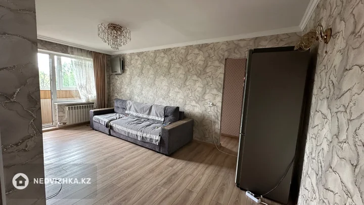 3-комнатная квартира, этаж 4 из 5, 66 м², На длительный срок