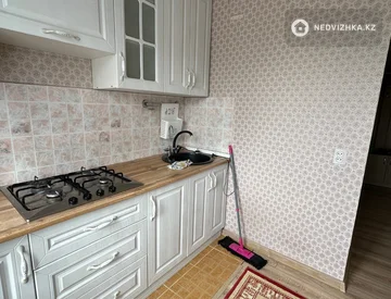 3-комнатная квартира, этаж 4 из 5, 66 м², На длительный срок, миниатюра 4