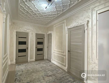 3-комнатная квартира, этаж 9 из 9, 89 м², миниатюра 2