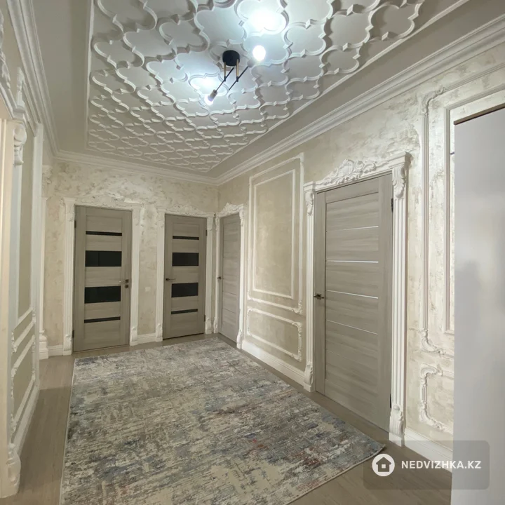 3-комнатная квартира, этаж 9 из 9, 89 м², фотография 2