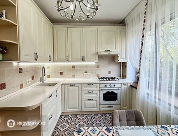 2-комнатная квартира, этаж 3 из 5, 65 м², На длительный срок, миниатюра 1
