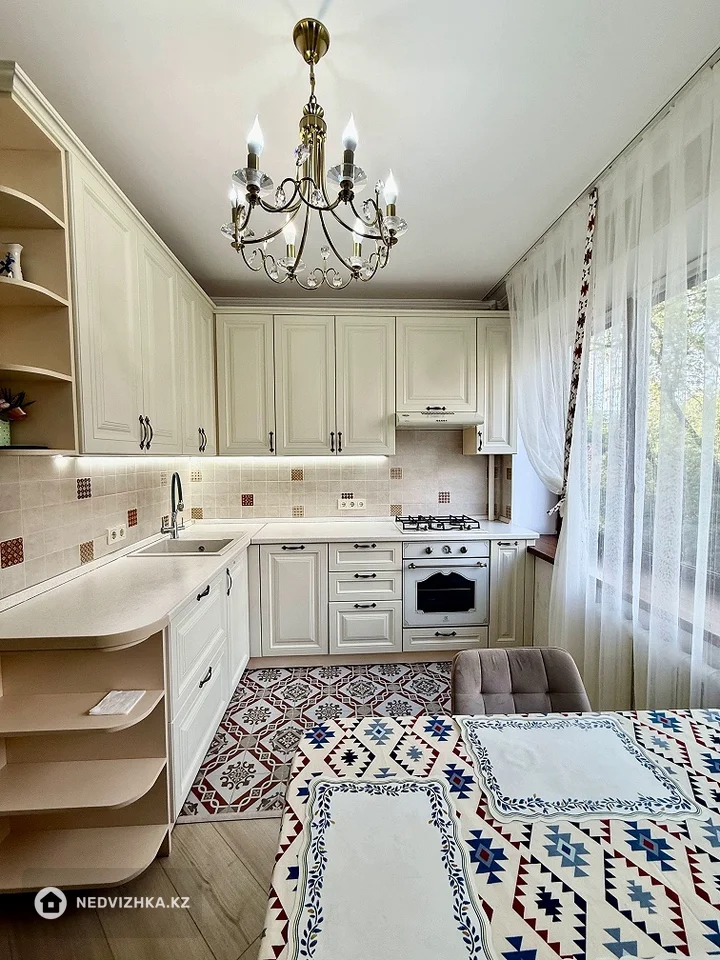 2-комнатная квартира, этаж 3 из 5, 65 м², На длительный срок