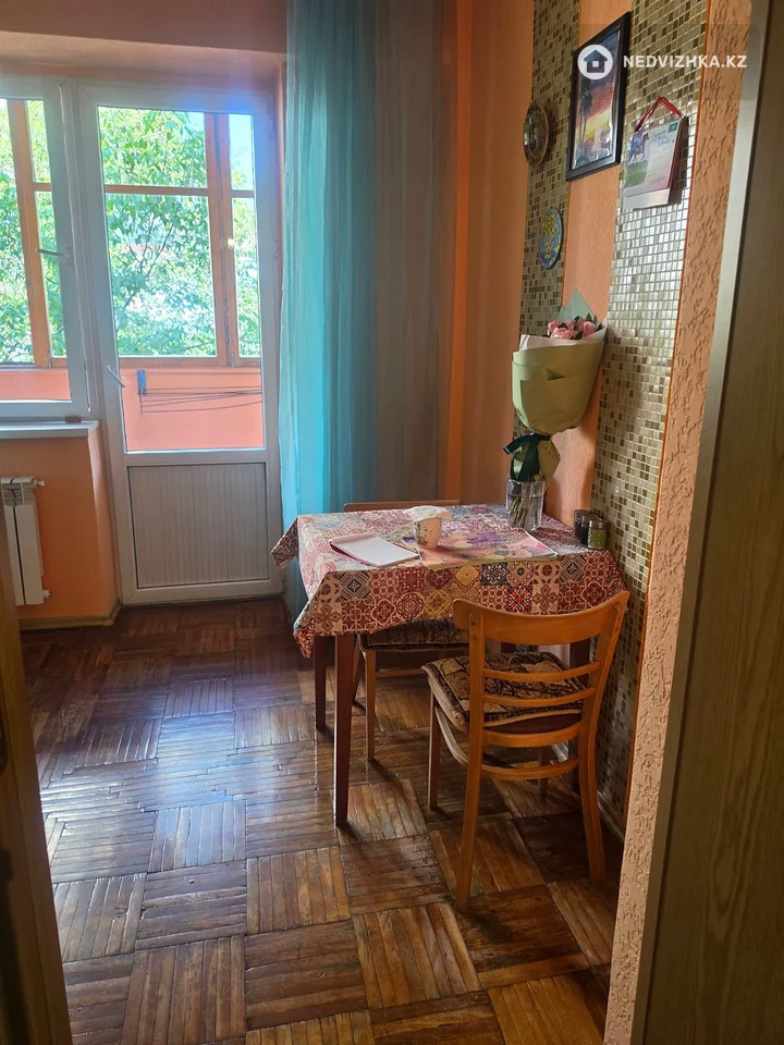 2-комнатная квартира, этаж 3 из 5, 55 м², На длительный срок, фотография 2
