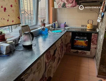 3-комнатная квартира, этаж 4 из 19, 100 м², На длительный срок, миниатюра 1