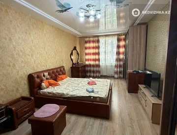 3-комнатная квартира, этаж 4 из 19, 100 м², На длительный срок, миниатюра 2