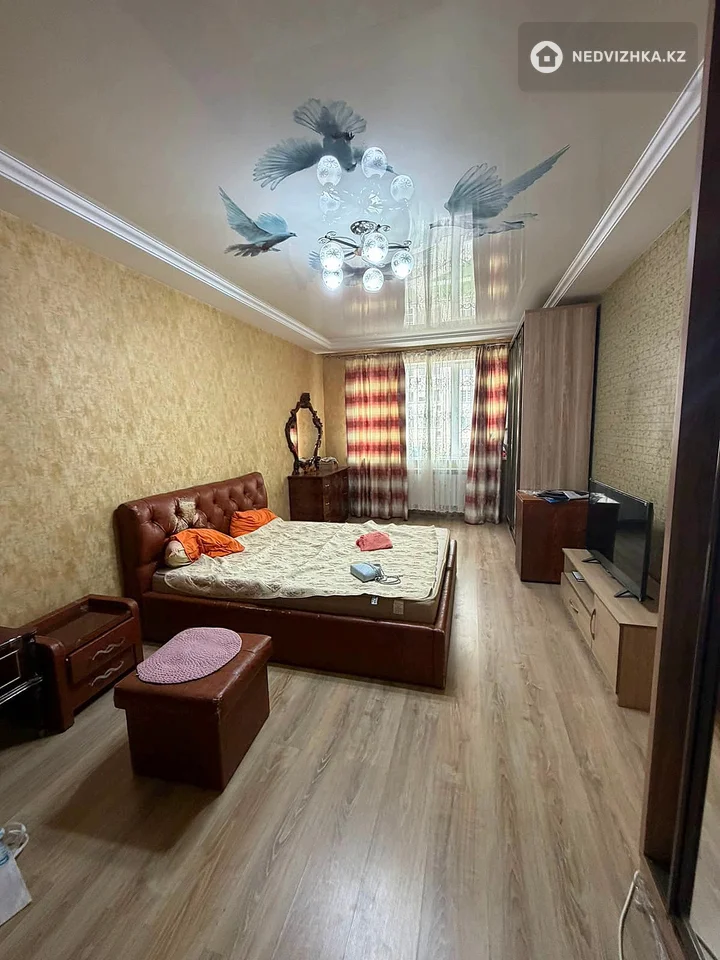 3-комнатная квартира, этаж 4 из 19, 100 м², На длительный срок, фотография 2