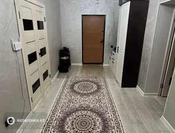 3-комнатная квартира, этаж 3 из 6, 82 м², миниатюра 2