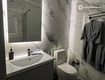 1-комнатная квартира, этаж 8 из 16, 37 м², Посуточно, миниатюра 10