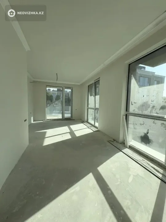 6-комнатная квартира, этаж 2 из 3, 370 м², фотография 4