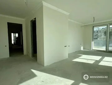 6-комнатная квартира, этаж 2 из 3, 370 м², миниатюра 3